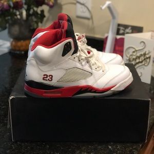 Air Jordan 5 “Fire Red” Size 9 + original box